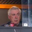 Ancelotti no Brasil: treinador assiste a jogo do Botafogo, ganha camisa e 'quebra' web