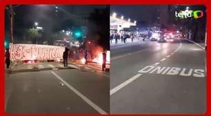 Manifestantes ateiam fogo e bloqueiam avenidas em Paraisópolis após morte de jovem em ação da PM