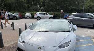 Criticaram o dono de um Lamborghini por estacionar em vaga para pessoas com deficiência, mas não esperavam sua resposta